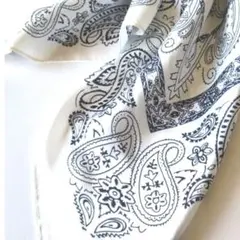 本日限定 70cm ホワイト 大判 バンダナ ペイズリー柄 シルク調 スカーフ
