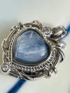 天然石　カイヤナイト　ハート　ペンダントトップ　1111