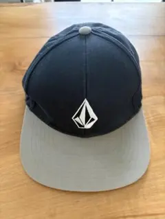VOLCOM スナップバックキャップのサムネイル