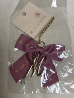 Maison de FLEUR イニシャル リボンチャーム M