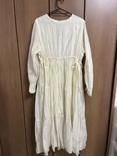 カスタネ　kastane クリーム色 長袖 ティアードワンピース