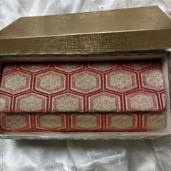 用赤金六角形クラッチバッグ、ゴールド地柄、内側に1㎝ボールペン線跡有り押さえ発送