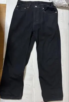 リーバイス ブラック ストレートデニム