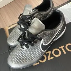 NIKE MAGISTA サッカーシューズ メタリックグレーのサムネイル