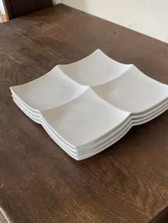 値下げしました！エコメルカリ便でのお届けになります。　四つ切りプレート四枚セット