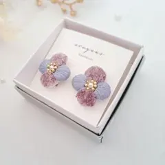 特別価格☆ふわふわフラワー　ピンク×パープルの 刺繍ビーズイヤリング