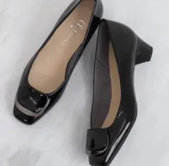 アルテミス バイ ダイアナ ブラック スクエアトゥ パンプス チャンキーヒール