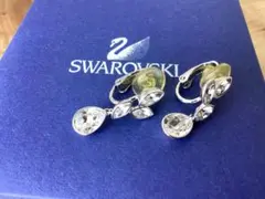 【SWAROVSKI】スワロフスキー　揺れる雫デザイン　イヤリングのサムネイル