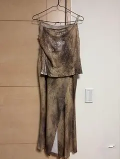 ゴールド系 スリット入りロングスカートセットアップ