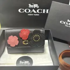 COACH 花の装飾 三つ折り財布のサムネイル