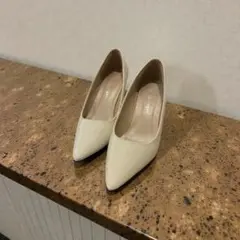 【美品！上品で女性らしいベージュパンプス】✨走れる美脚パンプスのサムネイル