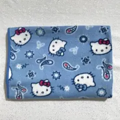 【サンリオ】 ハローキティ ペイズリー柄 フリース ひざ掛け ブランケット