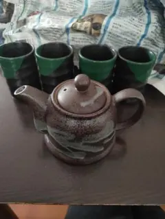 陶器製ティーポットと茶碗セット