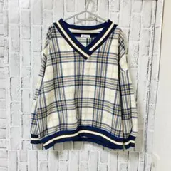 アイボリー青チェック Vネックセーター風トレーナー