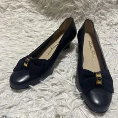 ✨極美品✨サルヴァトーレ フェラガモ ヴァラ 紺色リボン ブラック