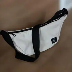 Ｄ．KELLY ショルダーバッグ　三日月　美品