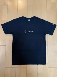 ✨完売モデル/美品/XL✨ヨウジヤマモト×ニューエラ Tシャツ センター刺繍 YOHJI YAMAMOTO X NEW ERA(ヨウジヤマモト ニューエラ) 商品
