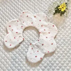 No.67 ハンドメイドスタイ　はなびらスタイ　いちご　kijitto