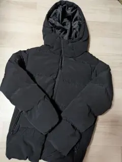 フード付きブラックダウンジャケット GU