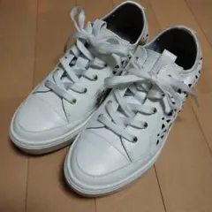 美品！fitfit（フィットフィット）カットワークスニーカー23.0cm