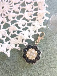 黒白お花チャーム等6点　ビーズ刺繍　ハンドメイド