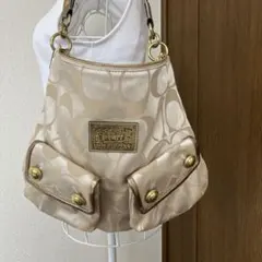 新品未使用　Coach ベージュ ショルダーバッグ