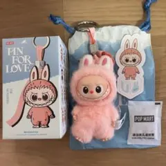 ラブブ　THE MONSTER PIN FOR LOVE イニシャルU