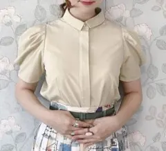 タックパフスリーブシャツ クリームのサムネイル
