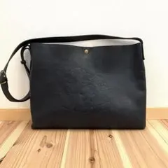 IL BISONTE レザー ショルダーバッグ ネイビーのサムネイル