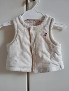 さくらんぼ柄 リバーシブル　ベビーベスト 50-60cm　アカチャンホンポ