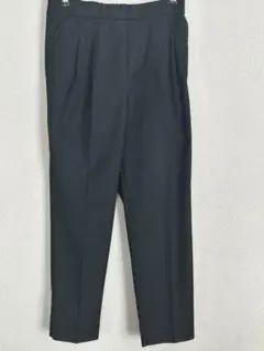 テーパードパンツ