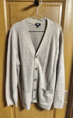 UNIQLO　プレミアムラムVネックカーディガン