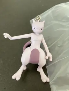 ミュウツー フィギュア 薄紫色 透明台座付き