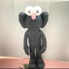 KAWSフィギュア　ブラック