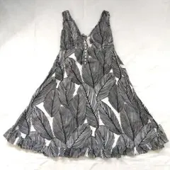 ノースリーブ フレアワンピース 白黒葉柄 サイズS〜L