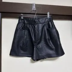 ZARA フェイクレザー ショートパンツ ブラック