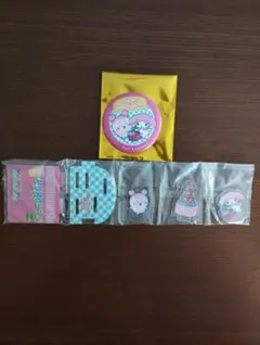 ちいかわ×サンリオ古本屋マイメロ アクリルスタンド　缶バッジ2個セット