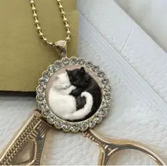 黒猫と白猫のネックレス　猫のカップルペンダント　60cm