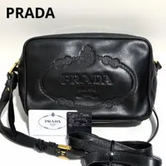 PRADA エンボスロゴ ショルダーバッグ 本革 三角ロゴプレート ブラックのサムネイル