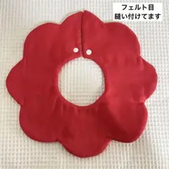 赤い花型スタイ　万博カラー　万博コーデ