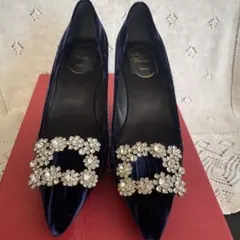 ロジェビビエ　Roger Vivier ネイビー ビジュー付きパンプスのサムネイル