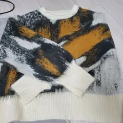 アブストラクトパターン 長袖ニットセーター