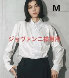 SMILE ORCHID アシンメトリー襟総柄パール付きブラウス Mのサムネイル