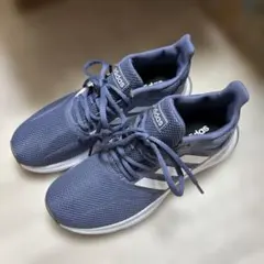 【未使用】adidas スニーカー　23.0㎝