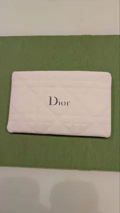 【新品未使用】Dior キルティングポーチ ベージュ　ノベルティ