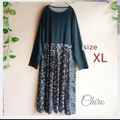 和柄ロングワンピース　ゆったりサイズ　薄手　紺　長袖　個性的