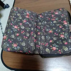 Cath Kidston 二つ折り財布 花柄のサムネイル