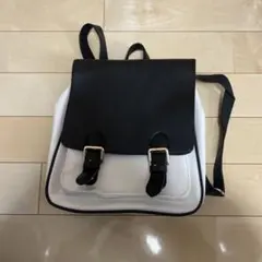 ホワイト/ブラック フラップ式バックパック