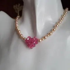 スワロビーズ・ハートとプラパールのネックレス