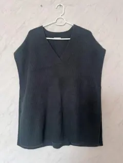 GU ダークグリーン Vネック リブ編み ニットベスト